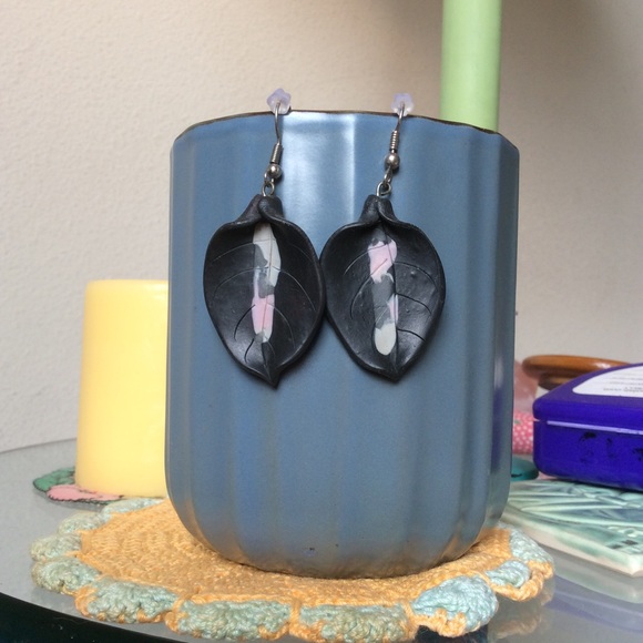Cray Leaf Earring Black & Baby Pink - Picture 2 of 7